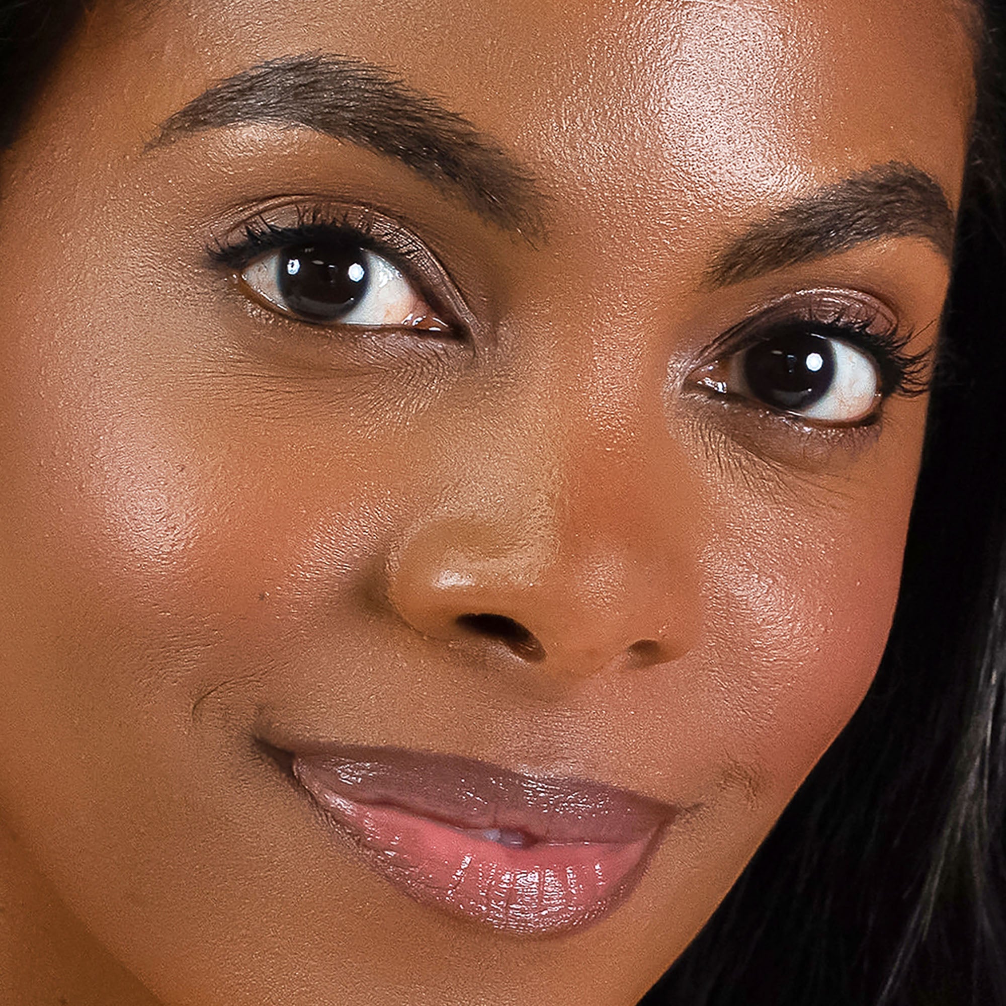Fully Charged Mascara Powered by Magnetic Technology